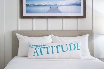 Suite, 2 Queen Beds, Mountain View