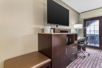 Standard Room, 1 King Bed, Non Smoking, Patio