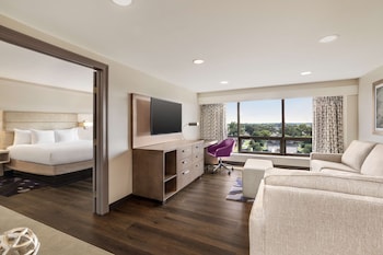 Suite, 1 King Bed, Non Smoking