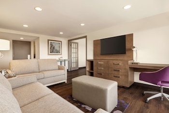 Suite, 1 King Bed, Non Smoking