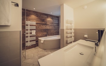 Senior Suite