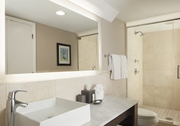 Suite, 1 Bedroom (2 Queens)
