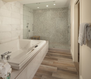 Suite, Multiple Beds (RI Shower)