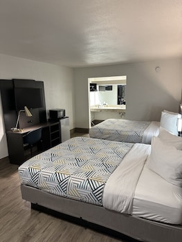 Standard Room, 2 Queen Beds, Smoking