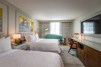 Room, 2 Queen Beds (Mobility/Hearing Accessible, Tub)