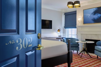 Room, 1 King Bed, Corner