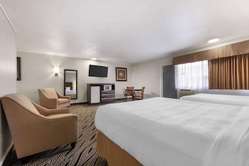 Standard Room, Multiple Beds, Smoking, Refrigerator & Microwave