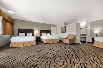 Standard Room, Multiple Beds, Smoking, Refrigerator & Microwave