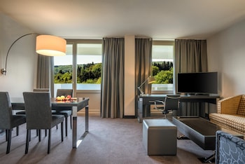 Suite, 1 King Bed, Kitchenette
