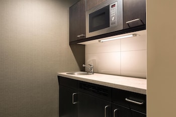 Suite, 1 King Bed, Kitchenette