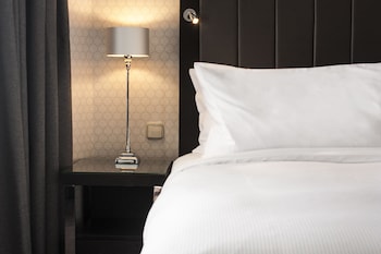 Suite, 1 King Bed, Kitchenette