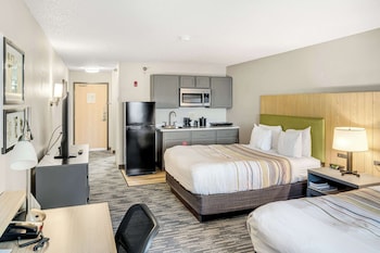 Room, 2 Queen Beds, Non Smoking, Kitchenette
