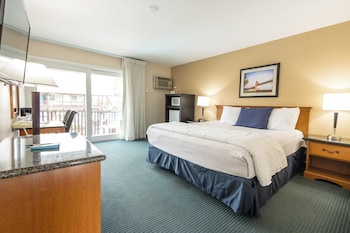 Signature Room, 1 King Bed, Patio, Ground Floor