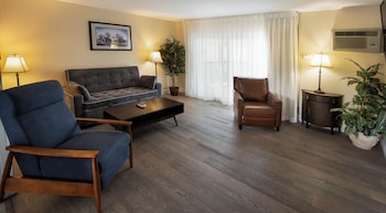 Superior Studio Suite, 1 King Bed with Sofa bed, Kitchen, Ground Floor