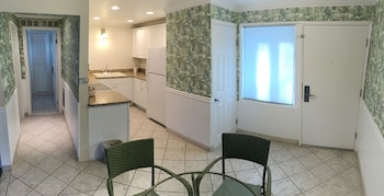 Superior Studio Suite, 1 King Bed with Sofa bed, Kitchen, Ground Floor