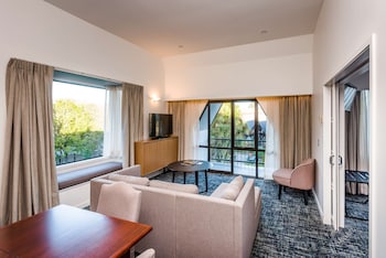 Suite, 1 King Bed, Non Smoking (Hagley)