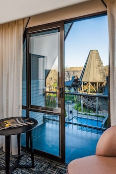 Deluxe Room, 1 King Bed, Balcony