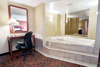 Deluxe Studio Suite, 2 Queen Beds, Non Smoking