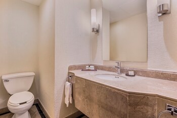 Junior Suite, 1 King Bed