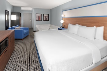 Deluxe Studio Suite, 1 King Bed, Non Smoking