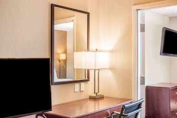 Suite, 2 Queen Beds, Non Smoking