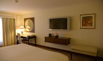 Deluxe Room, 1 King Bed, Smoking