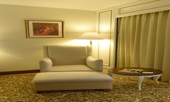 Deluxe Room, 1 King Bed, Smoking