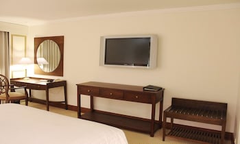 Deluxe Room, 1 King Bed, Smoking