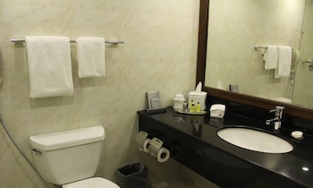 Deluxe Room, 1 King Bed, Smoking