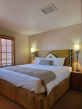 Traditional Room, 1 King Bed