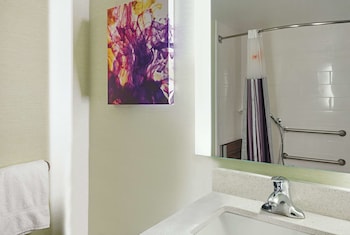 Room, 2 Queen Beds, Accessible, Bathtub (Mobility, Grab bars)