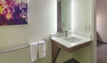 Room, 2 Queen Beds, Accessible, Bathtub (Mobility, Grab bars)