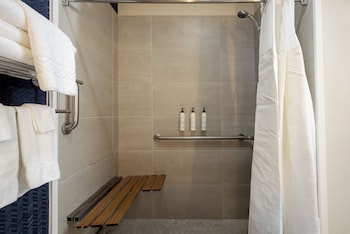 Room, 2 Queen Beds (Mobility/Hearing Access, Roll-In Shwr)
