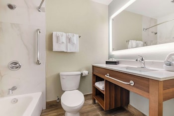 Suite, Multiple Beds, Non Smoking, Kitchen (Living Room)