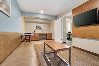 Standard Room, 1 Queen Bed, Accessible, Non Smoking (1st Floor;Living Room;Pet Friendly)