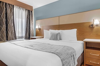 Suite, Multiple Beds, Non Smoking, Kitchen (1st Fl;Pet Friendly;FWY Side, FK)
