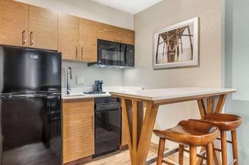 Suite, Multiple Beds, Non Smoking, Kitchen (Living Room)