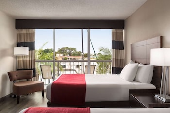 Room, 2 Queen Beds, Non Smoking (Patio/Balcony & Water View)