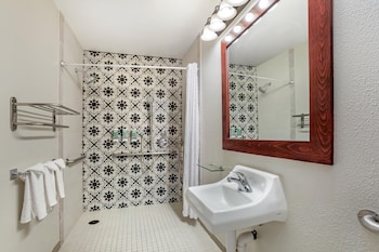 Room, Roll-in Shower (Two Queen)