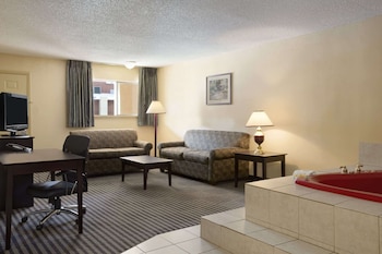 Suite, 1 King Bed, Non Smoking (One-Bedroom)