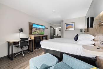Standard Room, 1 King Bed, Accessible (Exterior Corridor)