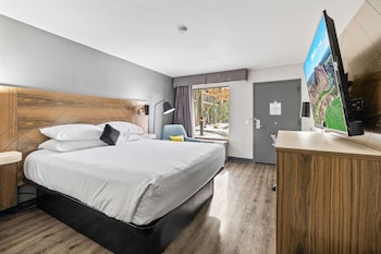 Standard Room, 1 King Bed, Accessible (Exterior Corridor)