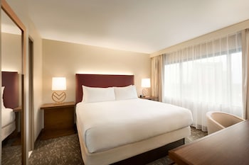 Suite, 1 King Bed, Accessible (Conference, Hearing)