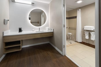 Room, 1 Queen Bed, Accessible, Non Smoking (Mobility/Hearing Impaired)