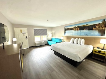 1 King Bed, Suite, Non-Smoking