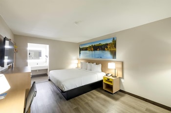 1 King Bed, Non-Smoking