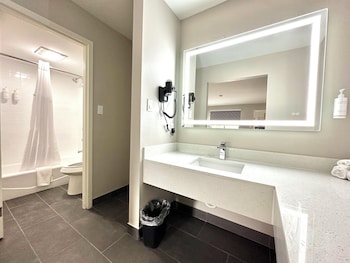 1 King Bed, Suite, Non-Smoking