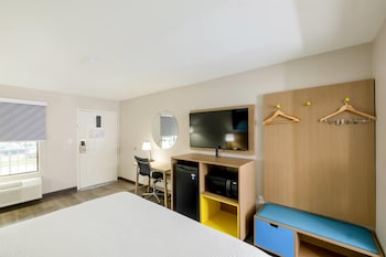 1 King Bed, Non-Smoking