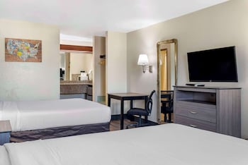 Standard Room, 2 Queen Beds, Non Smoking