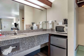 Standard Room, 2 Queen Beds, Non Smoking